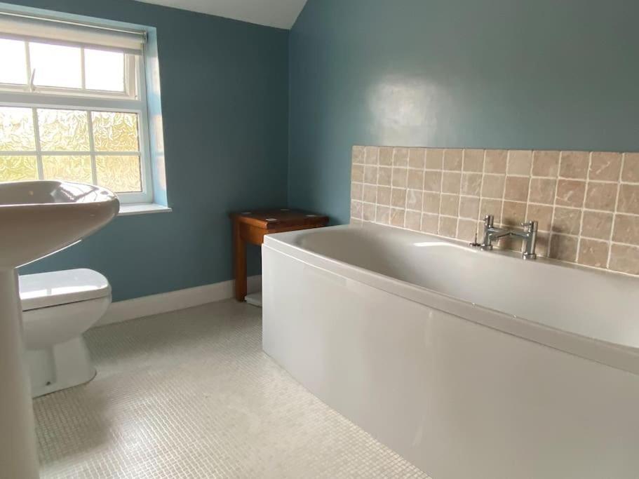 Fryers Cottage, Seamer, 3 Bed Sleeps 5 People *